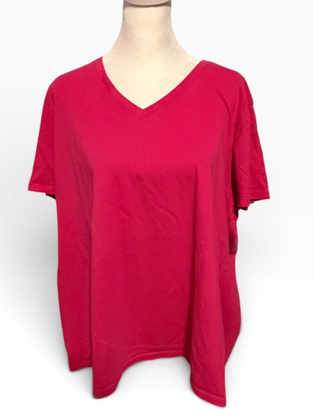 Eddie Bauer short sleeve v-neck tee in magenta. Size XXL. GUC